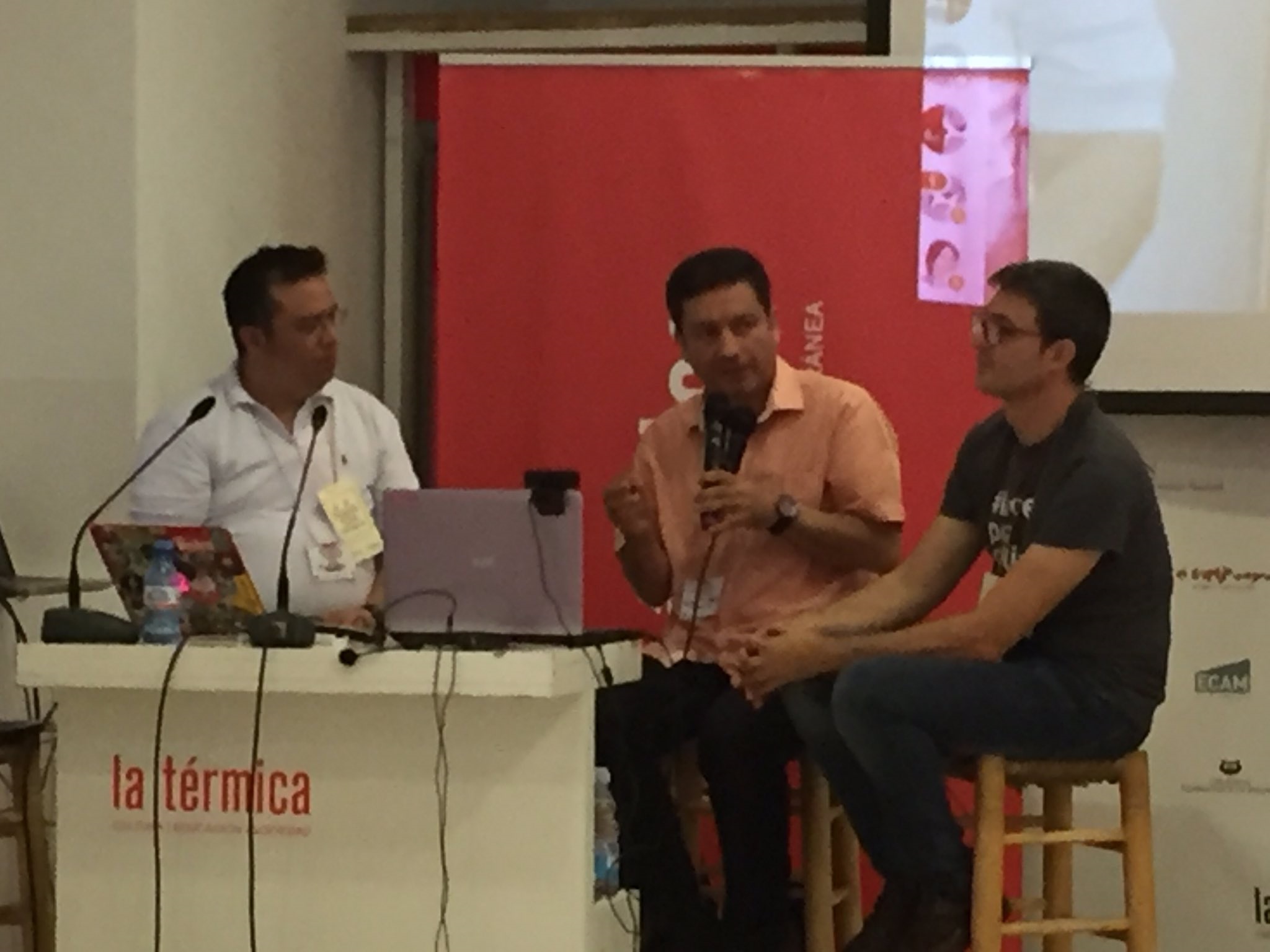 Gustavo Pérez @podcastmanager en #JPOD16MLG con @jossgreen de Punto Primario y @sunne de la Red Nación Podcaster en las Conexiones Internacionales de Spreaker | Jornadas de Podcasting en Málaga 2016 | Evento de Podcasting en Español | Podcast de Emprendedores | Posicionamiento y Marca Personal | Noticias de the Manager's Podcast